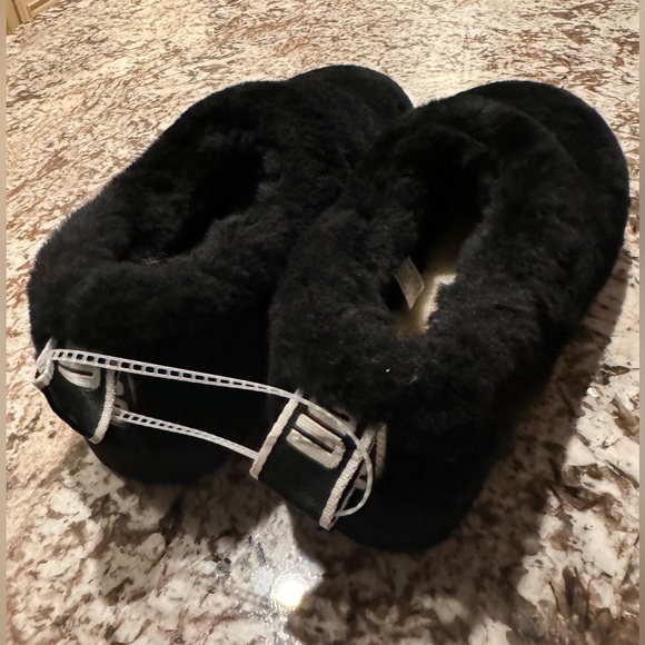 UGG Cozy Booties - Picture 7 of 11